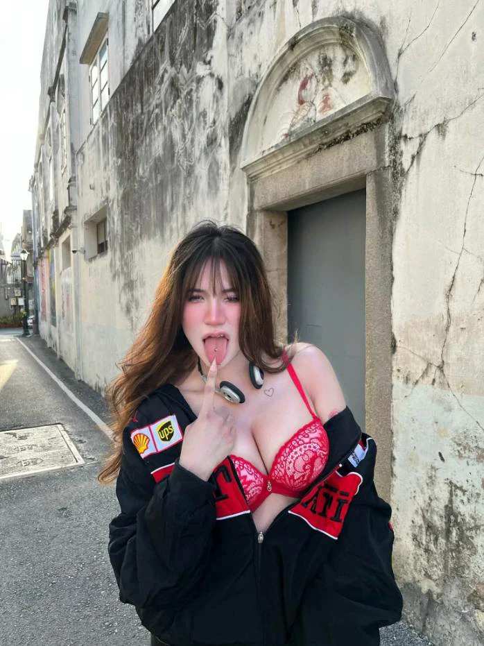 @nichananwong