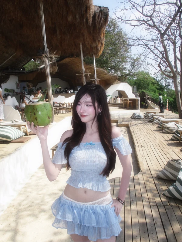 ภาพเดี่ยวริมทะเล